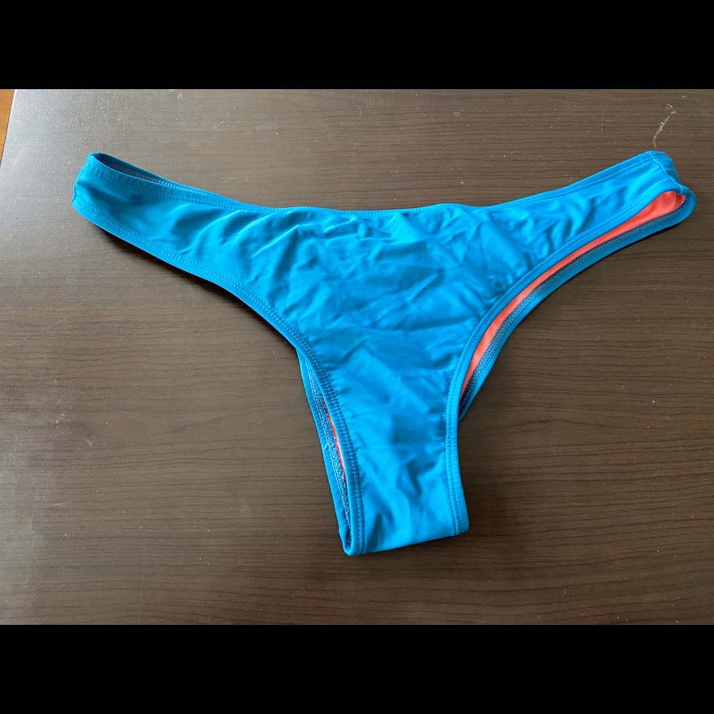 Ruched back bikini bottoms